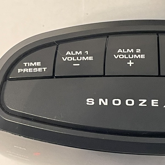 Westclox Large 1.4" Red LED Digital FM Clock Radio w/t 2 USB Charging‎ Ports - Picture 3 of 7